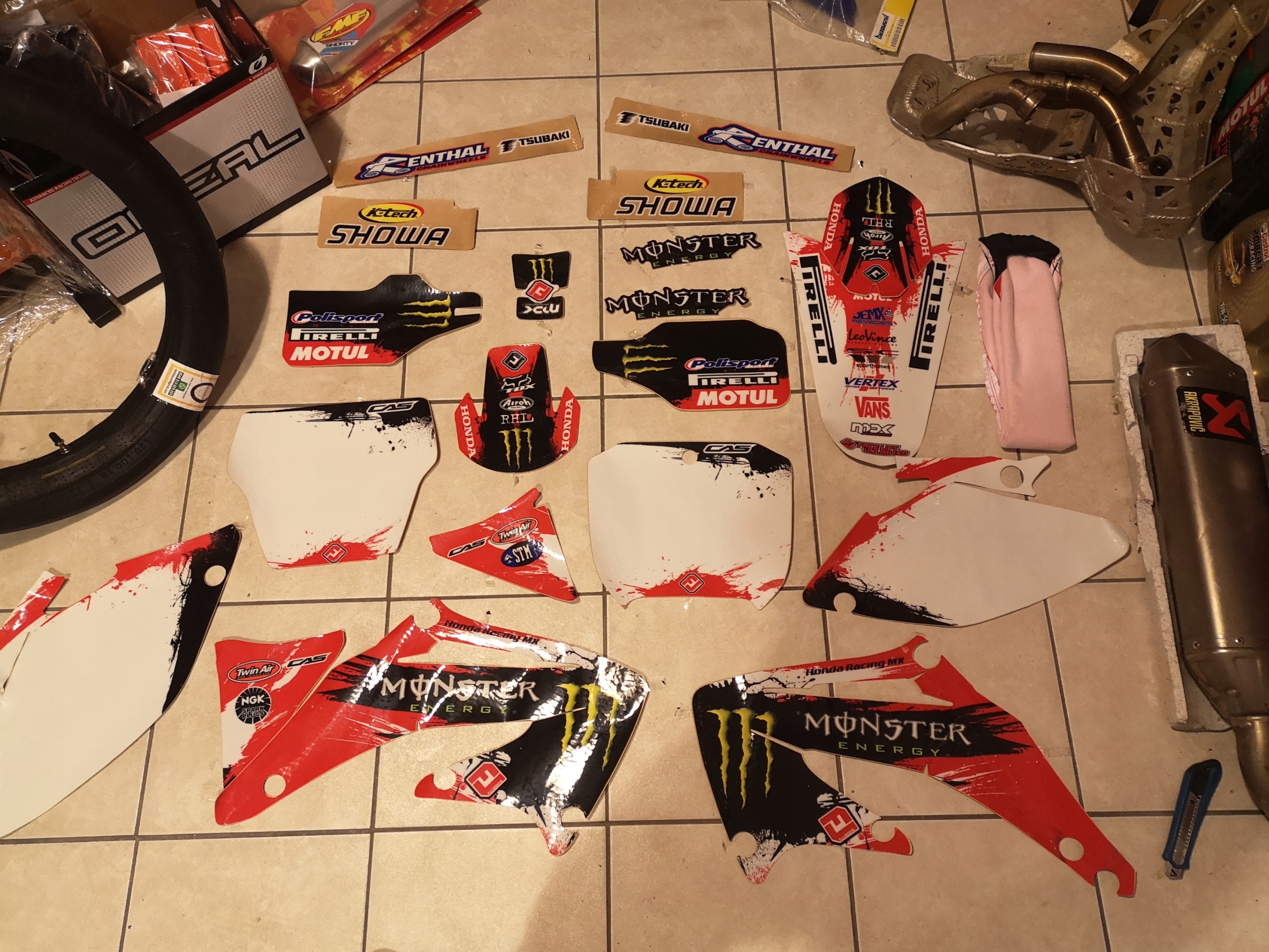 FLU dyha CRF 450 HONDA 02-04 MONSTER + ČALÚNENIE