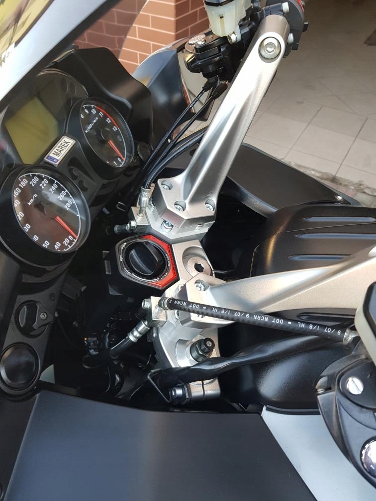 GTR 1400, NOVINKA, VÝSTUPCE, stúpačka na riadidlá