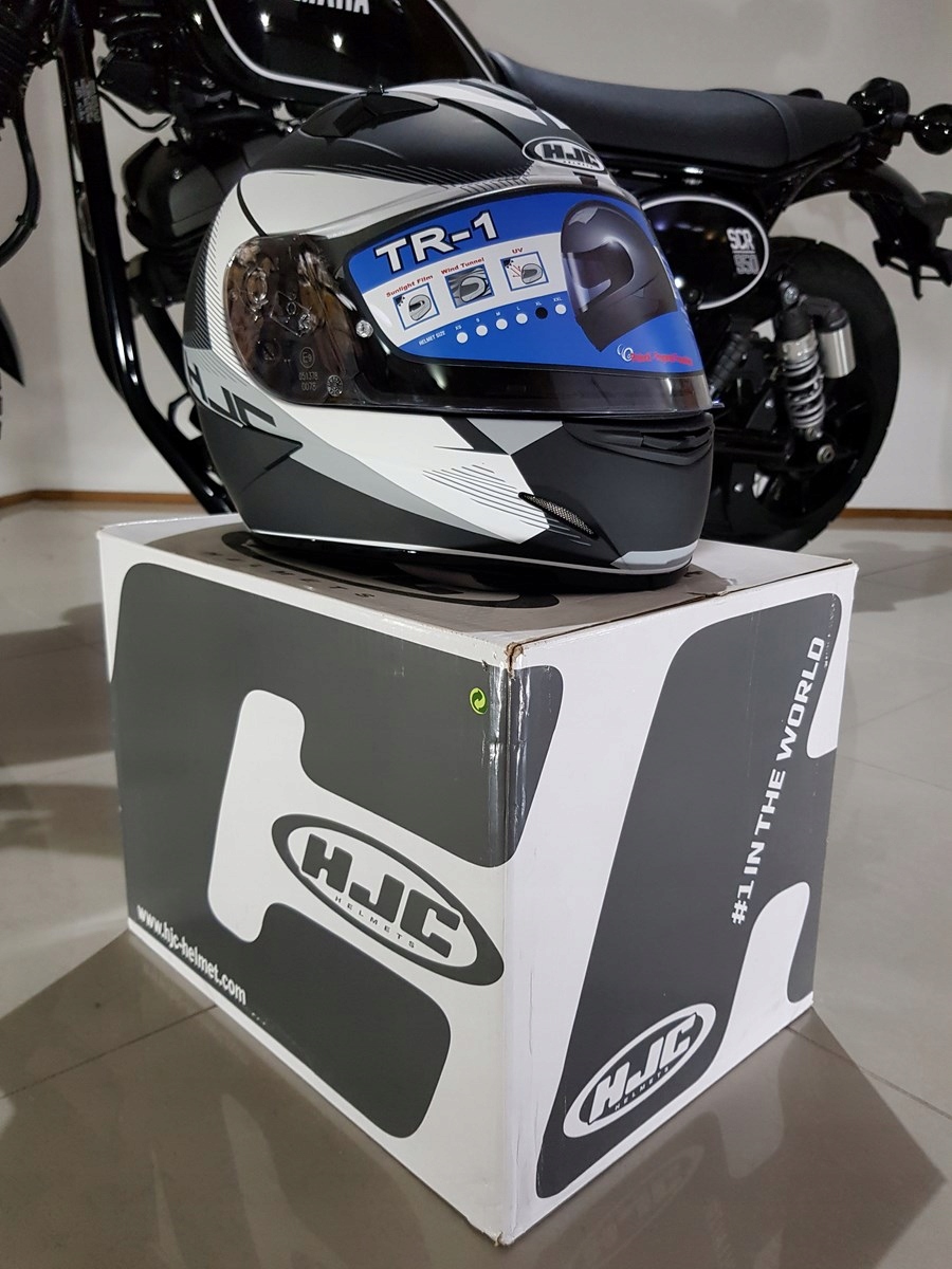 HJC TR-1 Revolt čierna / biela / sivá XL AKCIA!