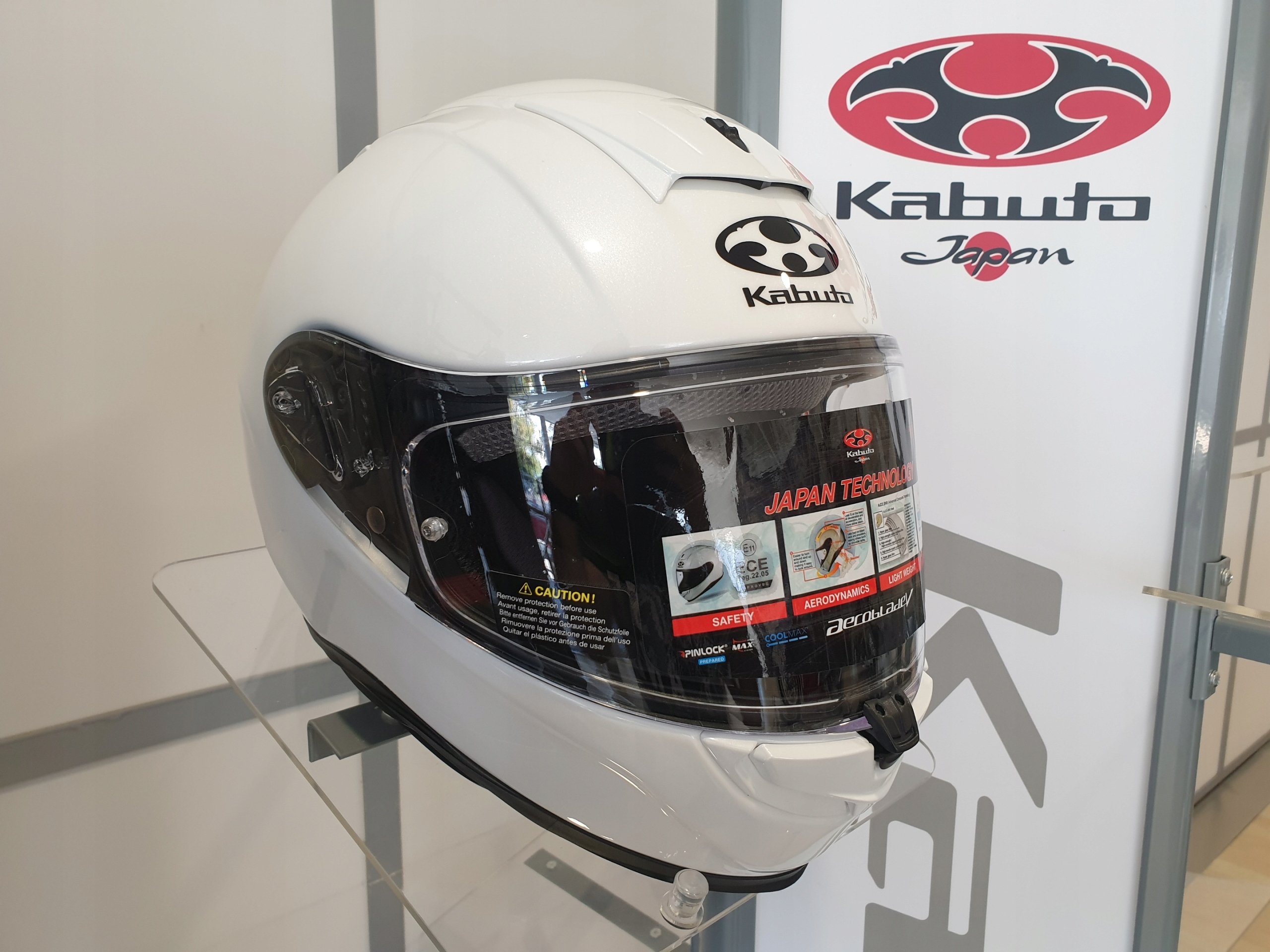 KABUTO AEROBLADE V masívna perlovo biela - L.