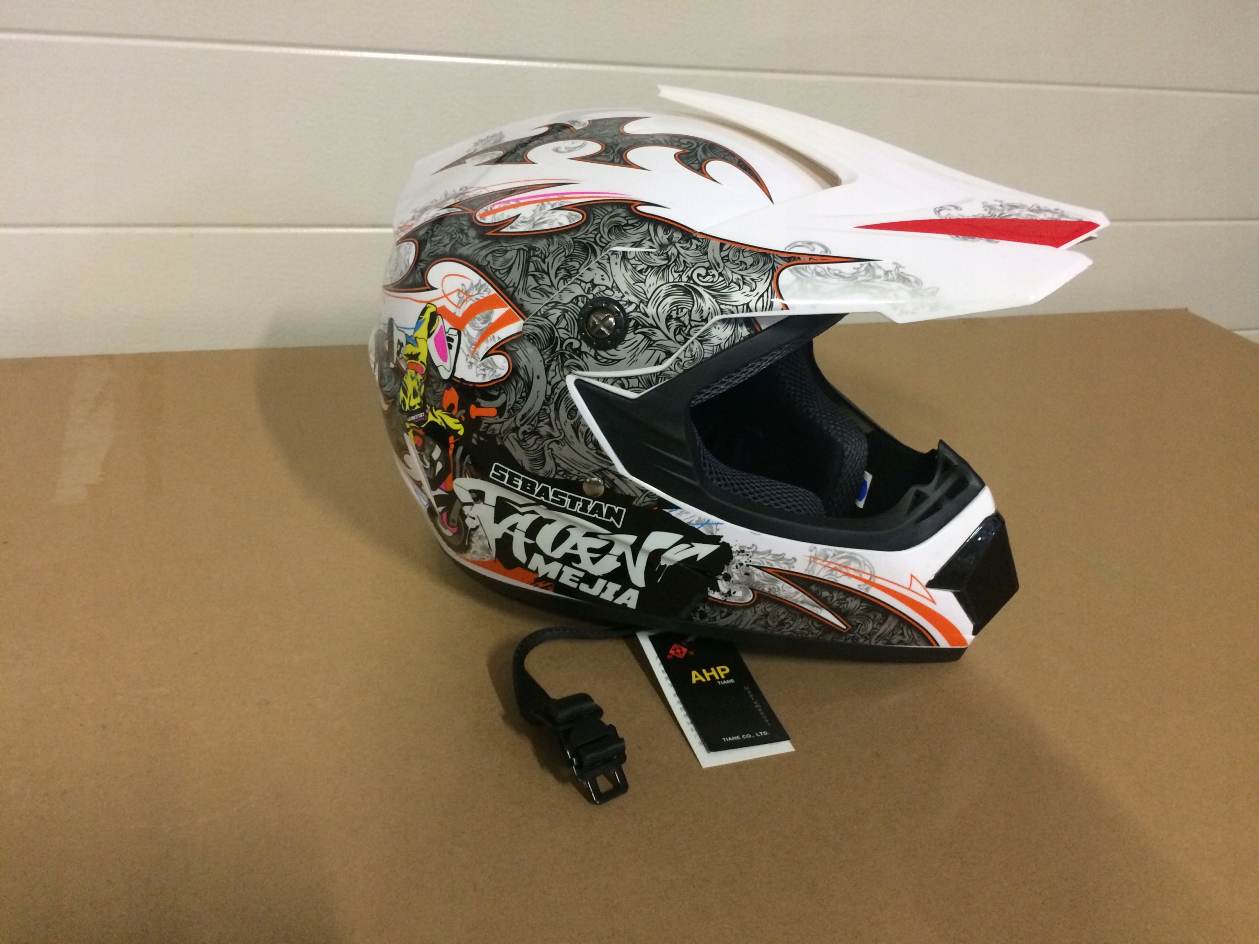 NOVÁ PRILBA ENDURO CROSS QUAD ATV MOTOCYKLOV veľkosť. Ľ
