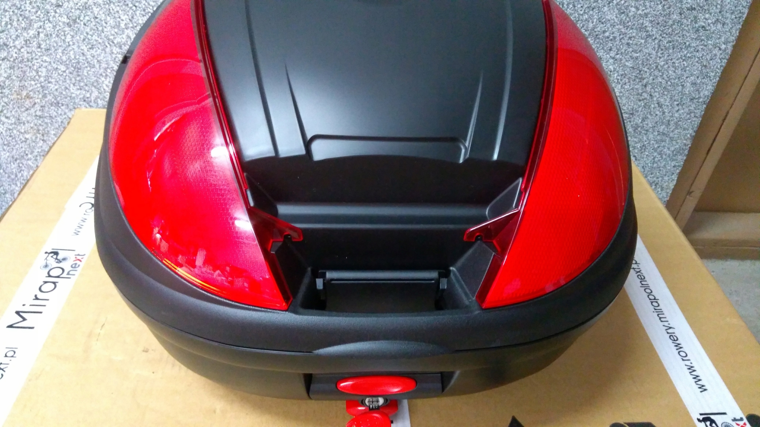 NOVÝ MALAGUTI MADISON OEM PÚZDRO GIVI F10 F12 F15