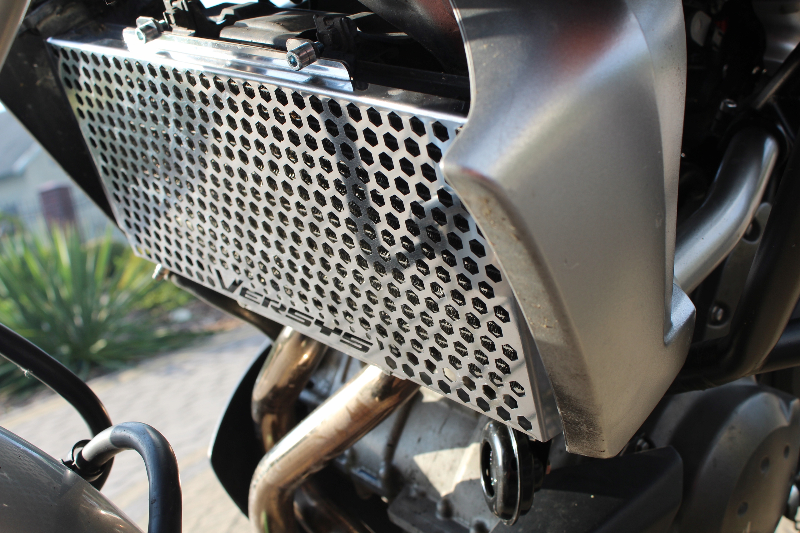 KRYT CHLADIČA PRE KAWASAKI VERSYS 650