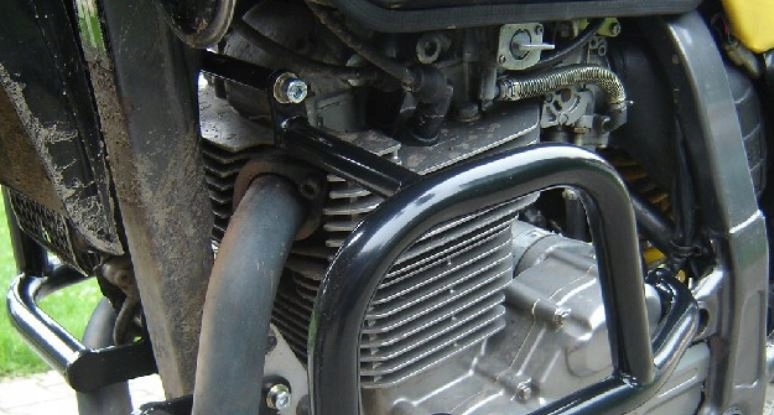 Ochranné lišty krytu motora SUZUKI DR 650 1990-
