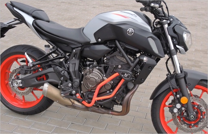 Padacie tyče krytu motora MT-07 689 2014
