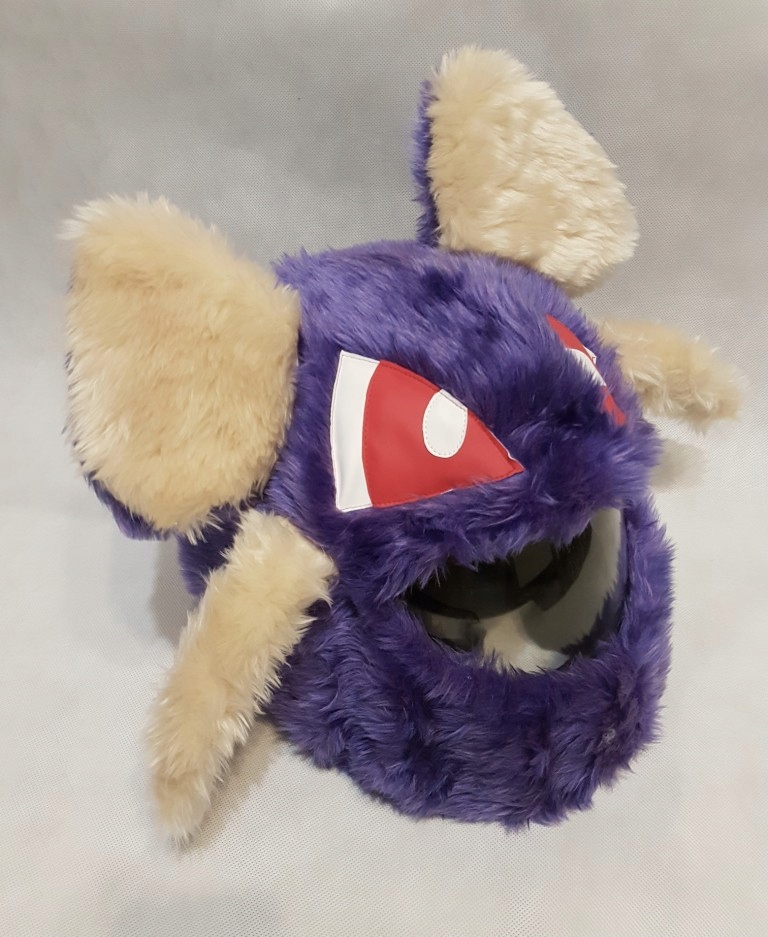 Dekorácia na prilbu PURPLE MONSTER Perfektné na darček