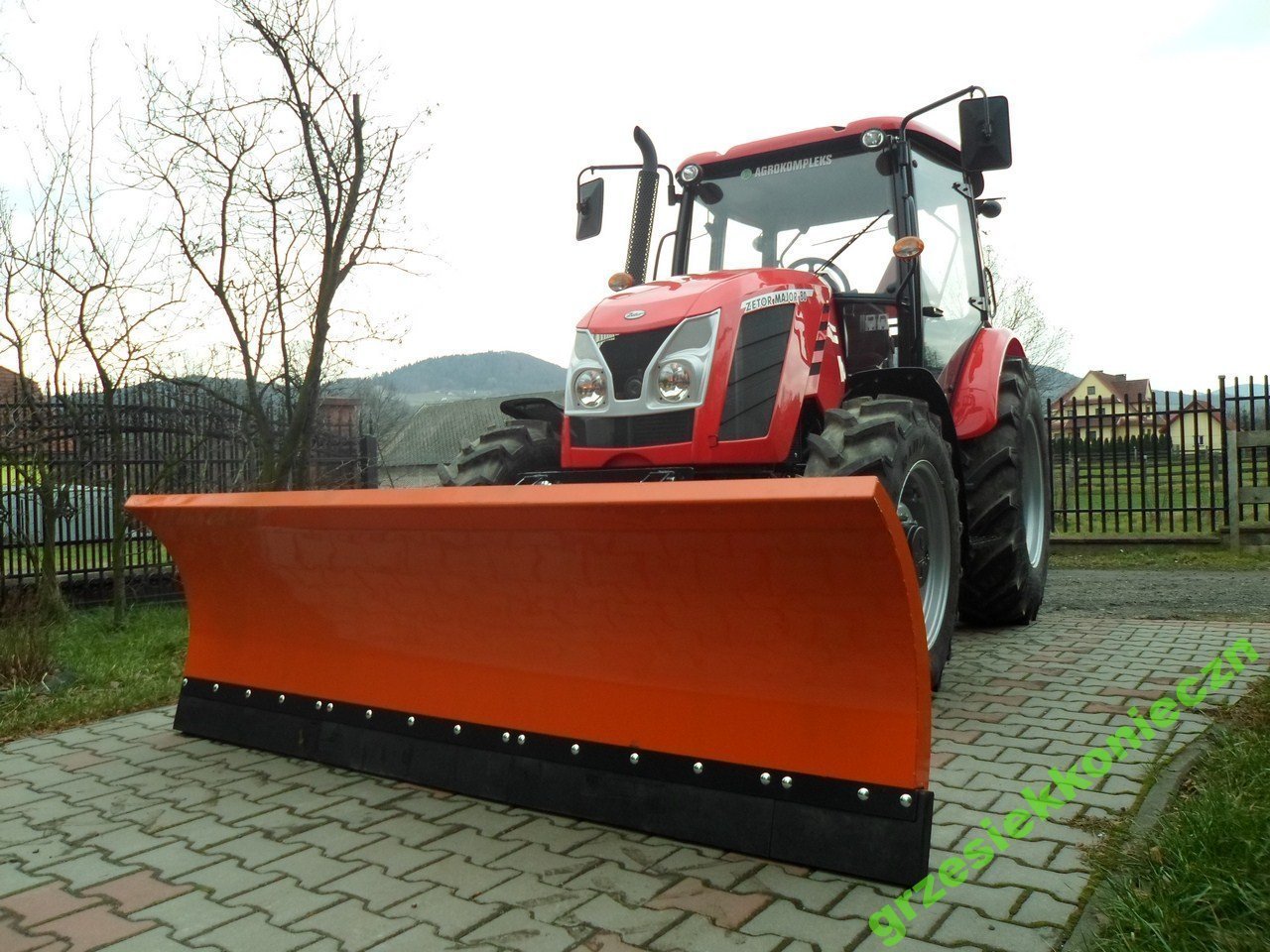 ZAPLATIŤ TRAKTOR URSUS C360 330 ZETOR 5211 7211