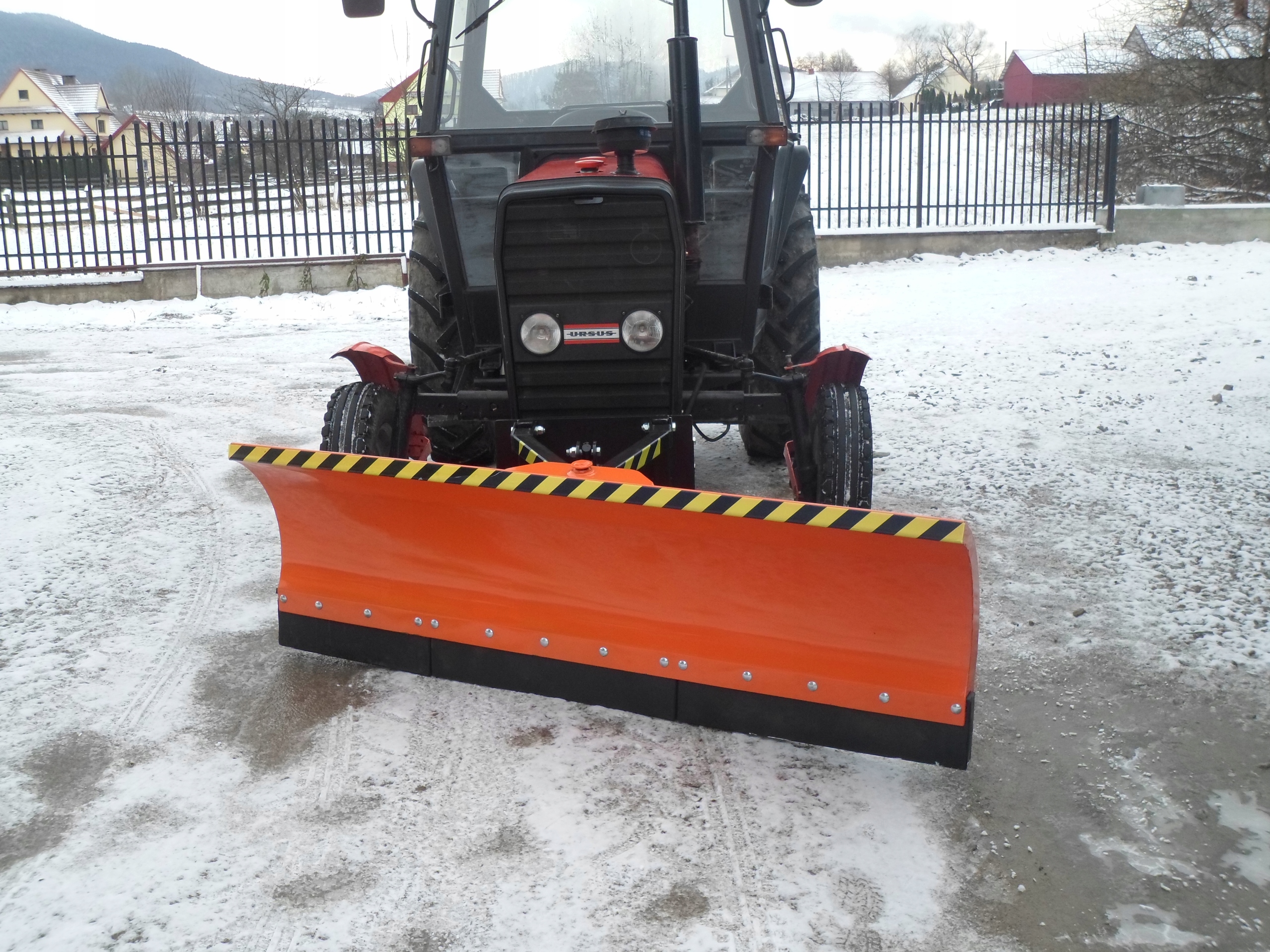 SNEHOVÝ PLACH URSUS C 330 C 360 -3P MF 255 INÉ