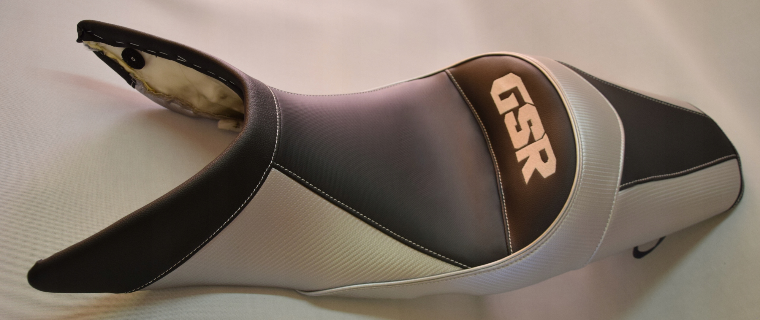 Suzuki GSR 600, premena sedadla Gladius