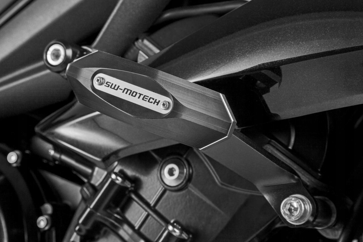 ZÁVITOVÉ DESTIČKY SW-MOTECH TRIUMPH STREET TRIPLE 12- RX