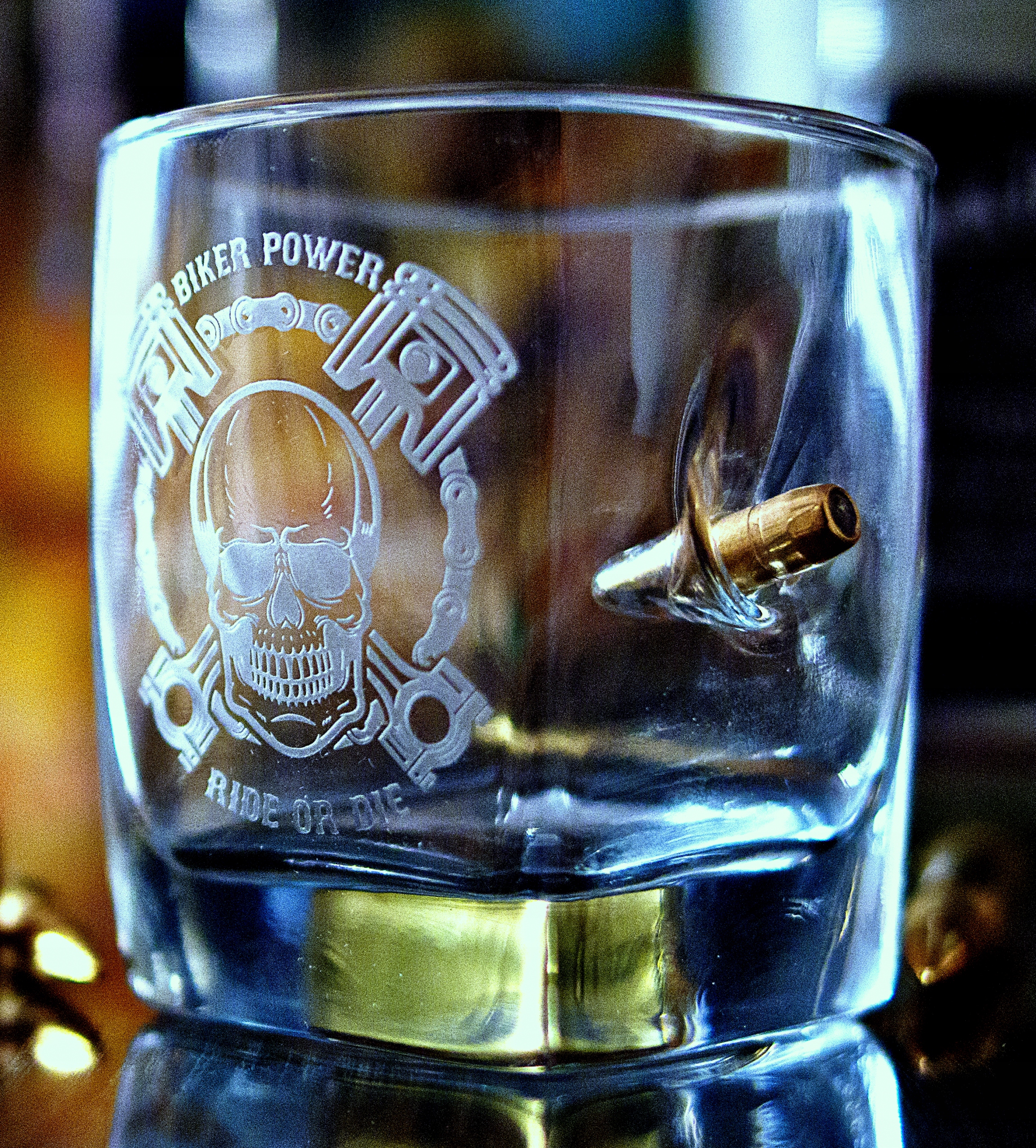 SKLO S WHISKEY BULLET gravírovacou silou motocykla