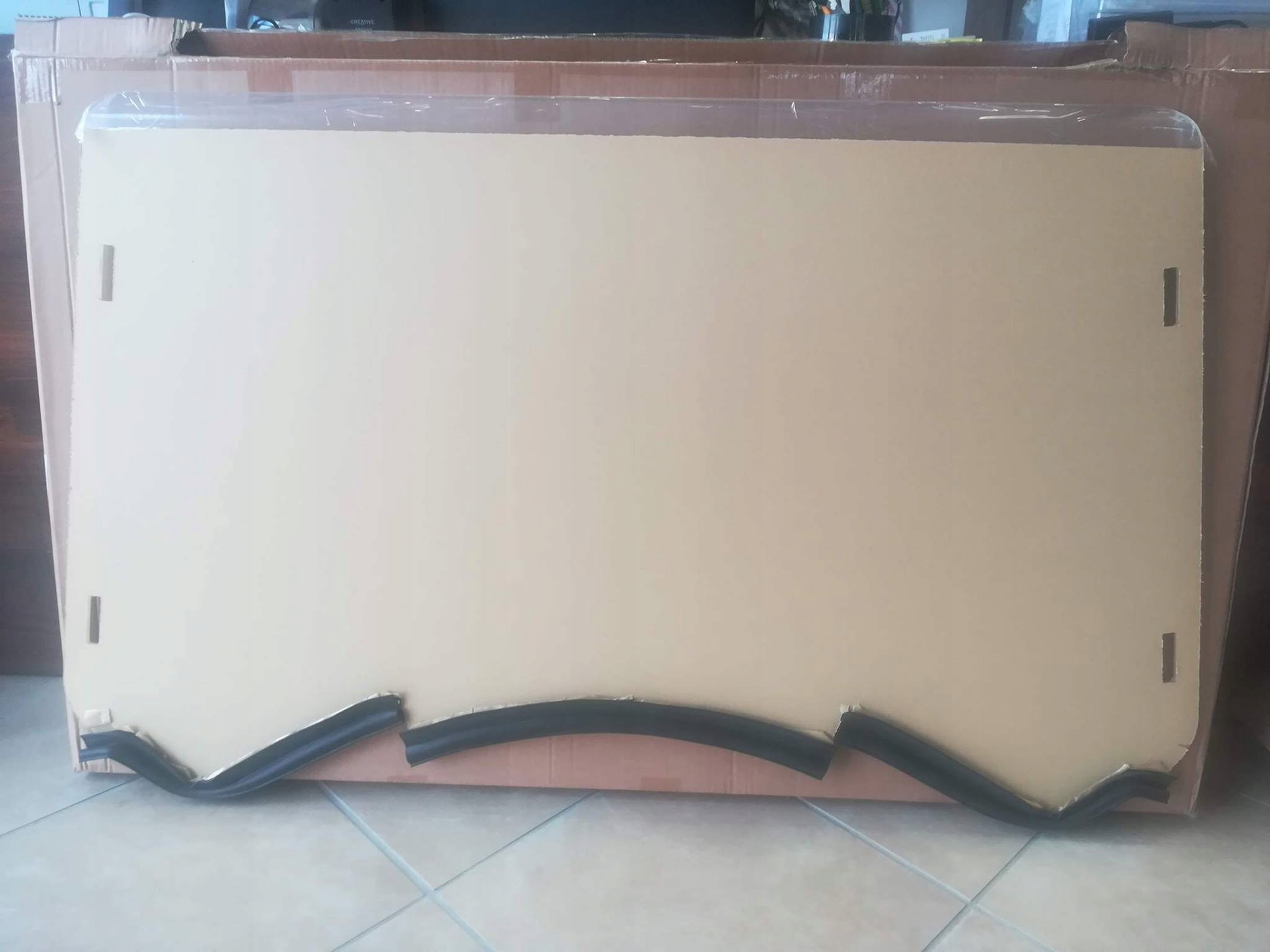 Plné sklo Can-am Maverick s rozlíšením 1370 x 840