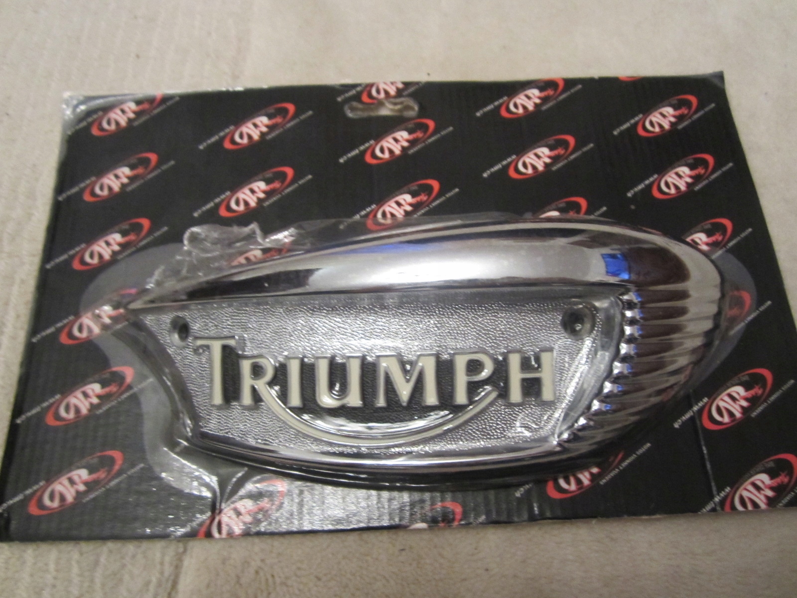Znak Triumph Bonneville T100, pravý znak