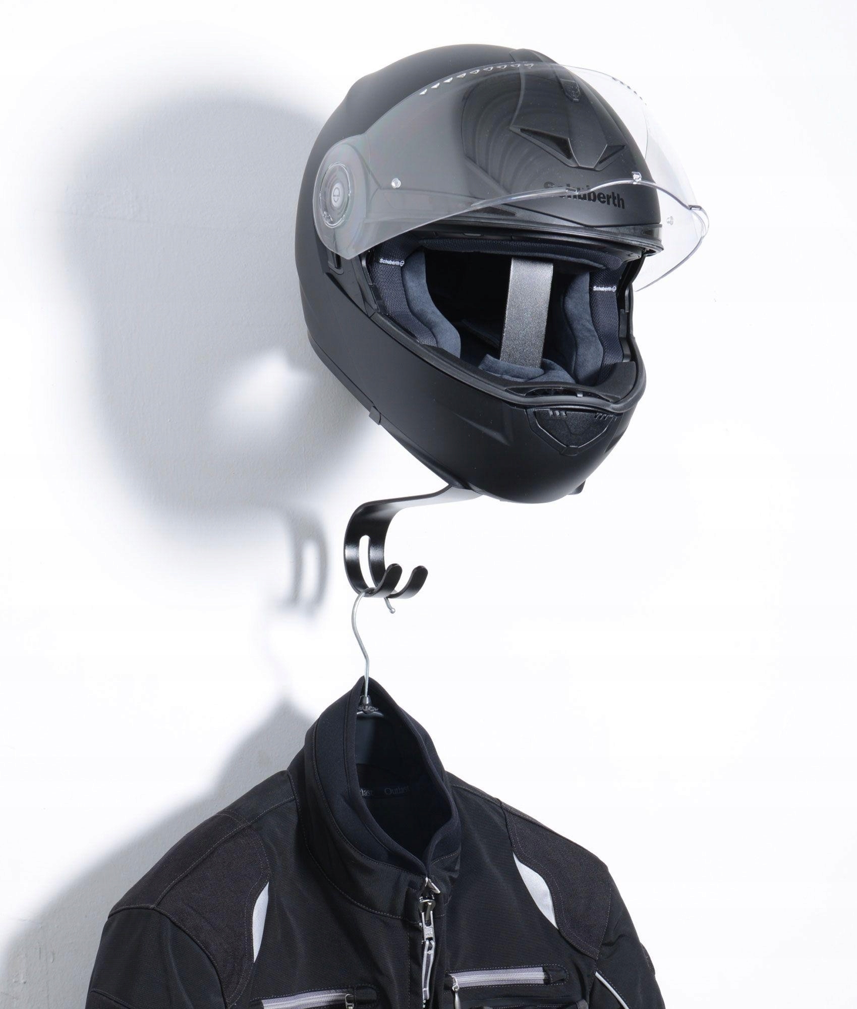 Vešiak na motocykel plus prilba od LOUIS