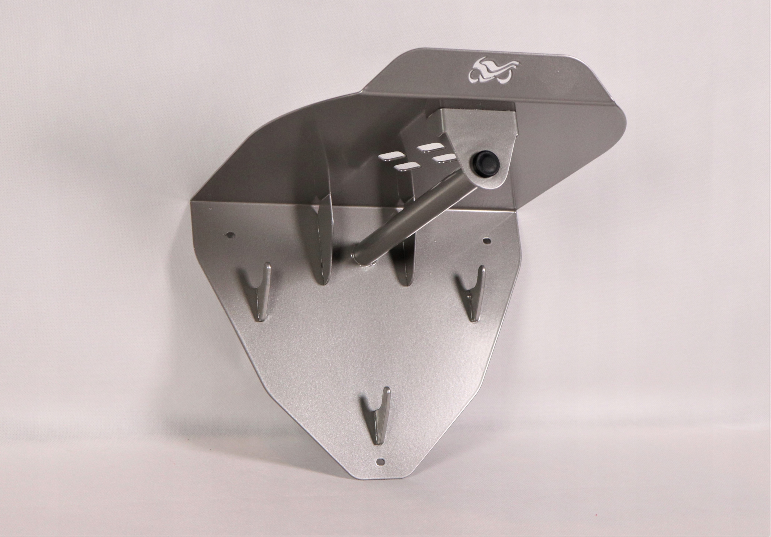 Držiak na motocyklovú prilbu V001 SILVER
