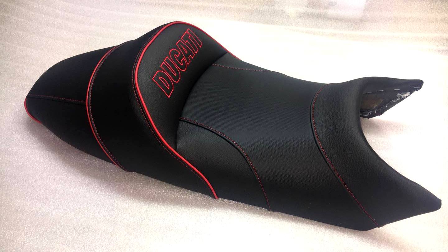Úprava sedadla Ducati Monster S4R