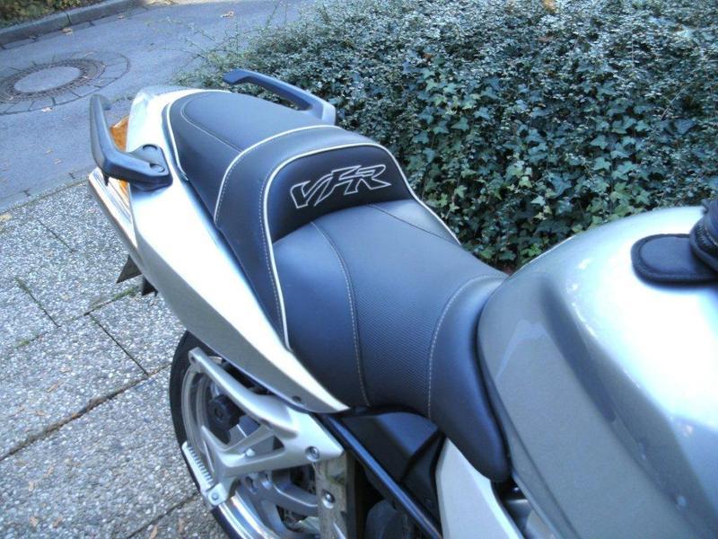 úprava sedačky HONDA VFR 800 V-TEC